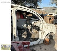RENAULT KANGOO SAĞ ÖN ÇAMURLUK ÖN ÇEYREK