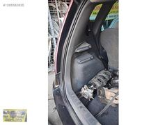 Mitsubishi Colt bagaj içi bakaliti