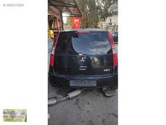 Mitsubishi Colt bagaj kapağı