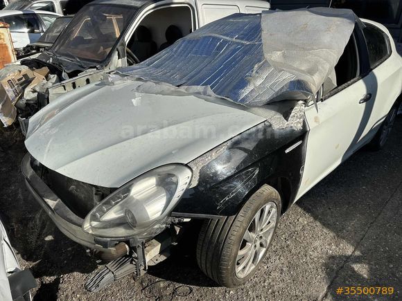 2016 MODEL ALFA ROMEO GUILİTTE SOL ÖN KAPI