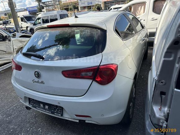 2016 MODEL ALFA ROMEO GUILİTTE SOL ÖN KAPI