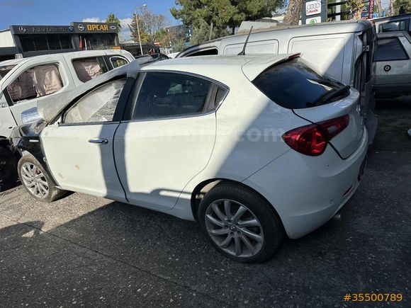 2016 MODEL ALFA ROMEO GUILİTTE SOL ÖN KAPI