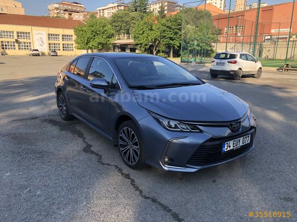 Sahibinden Tramersiz Toyota Corolla 1.8 Hybrid Flame X-Pack 2022 Çıkışlı
