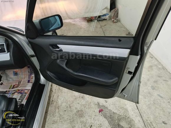 2003 MODEL HATASIZ EN DOLU PAKET SANRUFLU KLİMALI