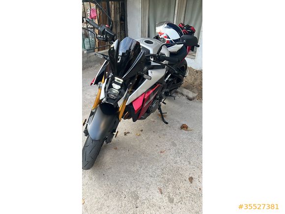 Suzuki GSX-S 1000 made in japan 