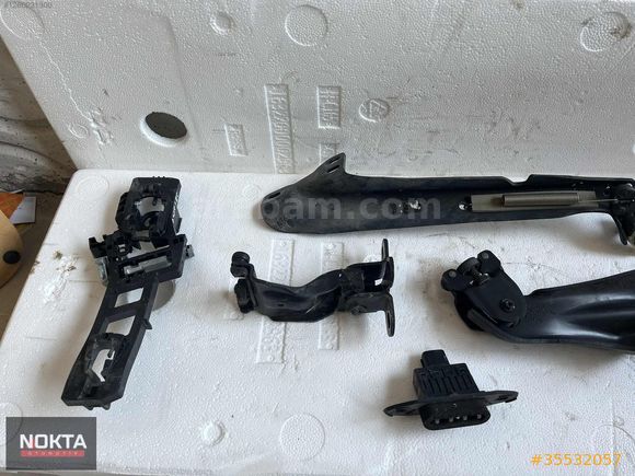FORD COURİER SÜRGÜLÜ KAPI MENTEŞELERİ ORİJİNAL ÇIKMA