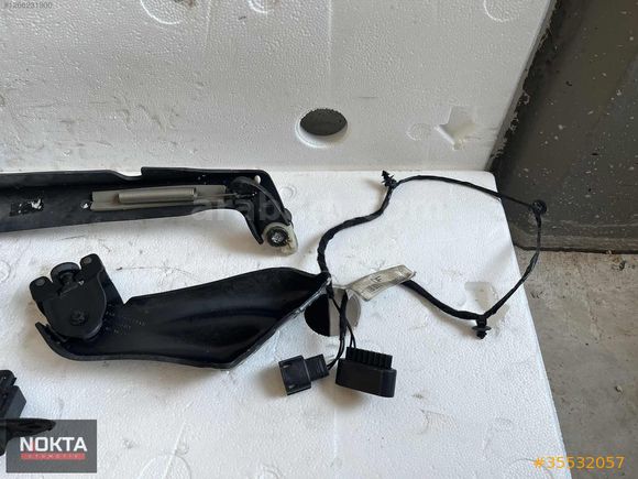 FORD COURİER SÜRGÜLÜ KAPI MENTEŞELERİ ORİJİNAL ÇIKMA
