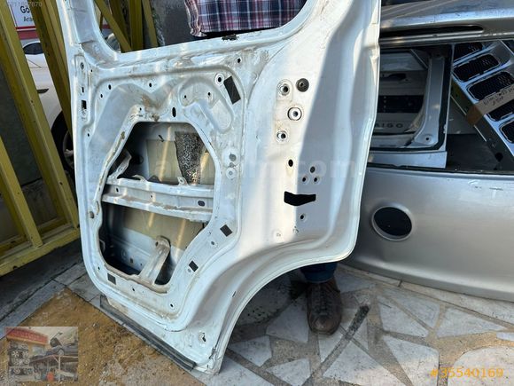 FORD COURİER ÇIKMA SAĞ ARKA KAPI ORJİNAL