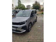 Peugeot rifter GT paket full olan 2024 model Yeni kasa 31000 bide