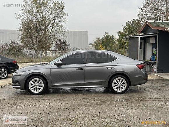 GEDİKLİ OTOMOTİV'DEN 2023 SKODA OCTAVİA 1.5 E-TECH PREMİUM TEMİZ