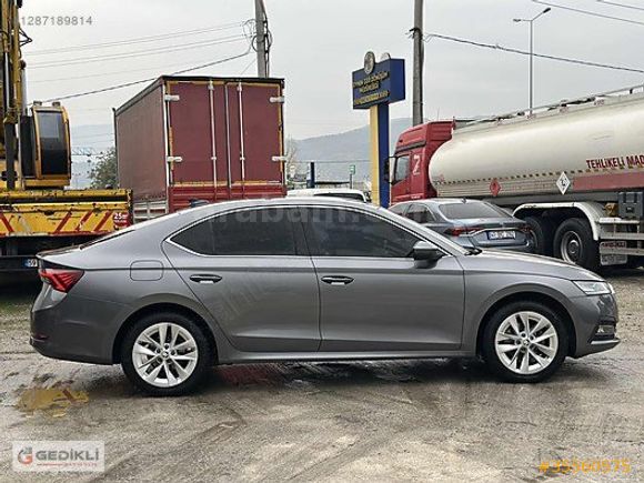 GEDİKLİ OTOMOTİV'DEN 2023 SKODA OCTAVİA 1.5 E-TECH PREMİUM TEMİZ