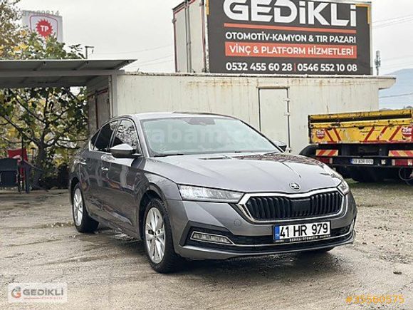 GEDİKLİ OTOMOTİV'DEN 2023 SKODA OCTAVİA 1.5 E-TECH PREMİUM TEMİZ
