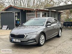GEDİKLİ OTOMOTİV'DEN 2023 SKODA OCTAVİA 1.5 E-TECH PREMİUM TEMİZ