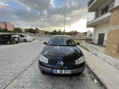 Renault Megane 1.6 
16 valf Authentique tutulan paket 
Sol ön kapı değişen 
Temizlik boyalı 
Şeffaf kaplama mevcut 
Ön düzen yeni  
Bakımlı araç 