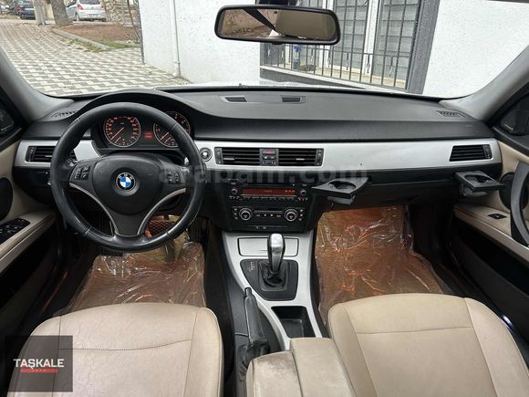2009 3.20İ E90 HATASIZ DEĞİŞENSİZ 1.5 PRÇ BOYALI 320.000 KM