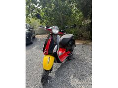 MICKEY MOUSE Vespa Primavera 150 
