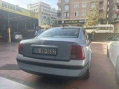 Sahibinden Volkswagen Passat 1.8 Trendline 2000 Model  258.000 km Mavi (metalik)
