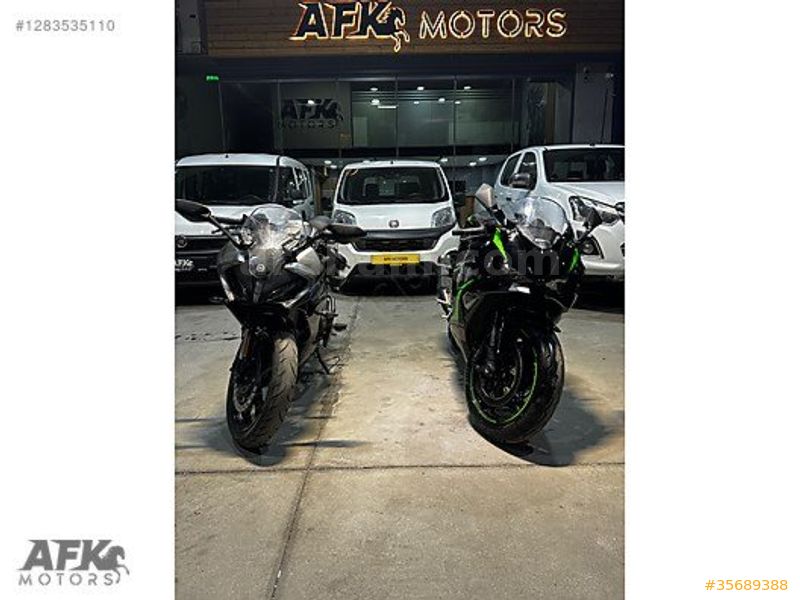 Galeriden Kawasaki Ninja ZX 6R 2025 Model İstanbul 6.001 km Siyah