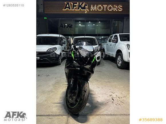Galeriden Kawasaki Ninja ZX 6R 2025 Model İstanbul 6.001 km Siyah