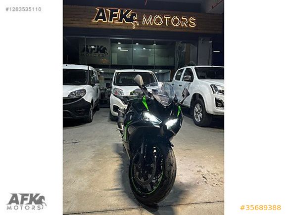 Galeriden Kawasaki Ninja ZX 6R 2025 Model İstanbul 6.001 km Siyah