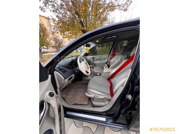 Sunroff-Otomatik Far ve Yağmur Sensörü-Djital klimalı Full+Full