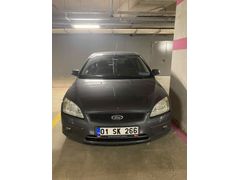 Sahibinden Ford Focus 1.6 Trend 2006 Model  ilk sahibinden temiz masrafsız yaşı gereği boyalı kazasız 