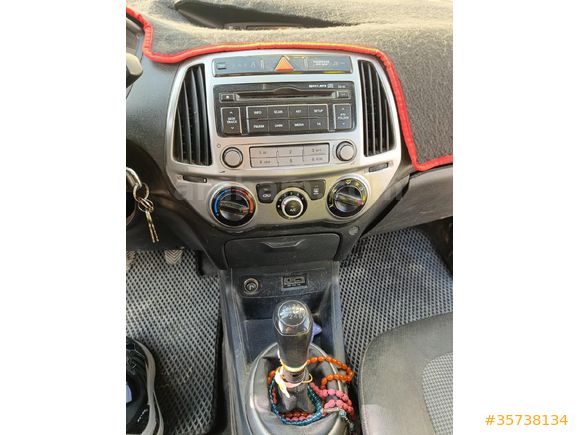 Sahibinden Hyundai i20 1.4 CRDi Jump 2014 Model  ağır hasar kayıtlı 242.000 km Beyaz