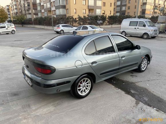 FULL PAKET TEMİZ Galeriden Renault Megane 2.0 RXT 1998 Model Konya