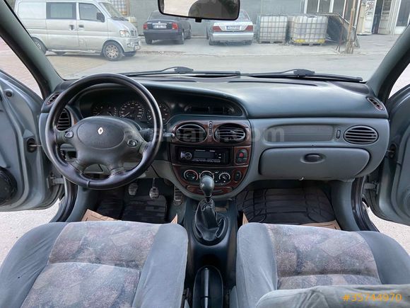 FULL PAKET TEMİZ Galeriden Renault Megane 2.0 RXT 1998 Model Konya