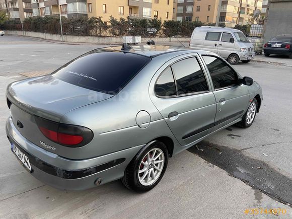 FULL PAKET TEMİZ Galeriden Renault Megane 2.0 RXT 1998 Model Konya