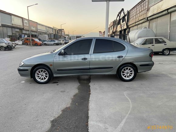 FULL PAKET TEMİZ Galeriden Renault Megane 2.0 RXT 1998 Model Konya