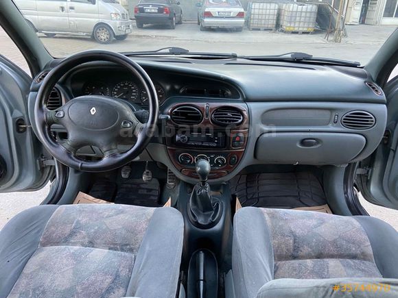 FULL PAKET TEMİZ Galeriden Renault Megane 2.0 RXT 1998 Model Konya