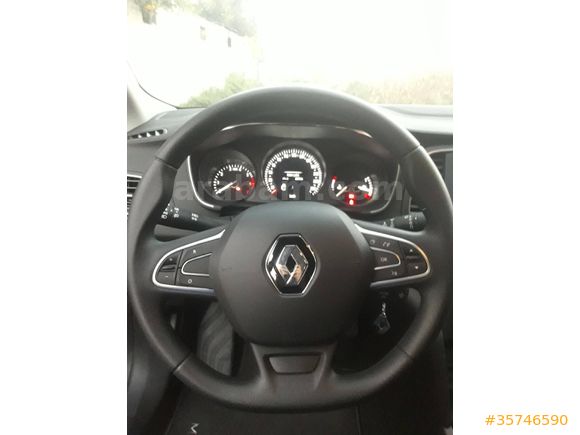 İLK SAHİBİNDEN AZ KM'Lİ ORJİNAL TEMİZ MEGANE
