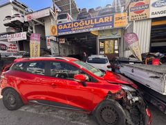 Renault Clio 4 Sport  Tourer Çıkma Sağ Ön Kapı Kırmızı