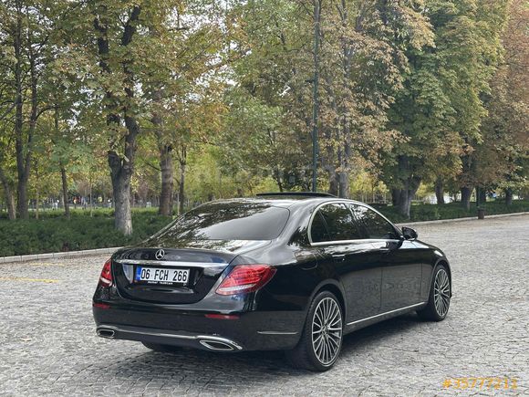 Yetkili servis bakımlı E 180 desingno 2017 Model  