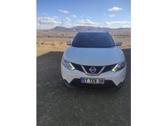 Sahibinden Nissan Qashqai 1.6 dCi Platinum Premium Pack 2015 Model  208.000 km Beyaz
