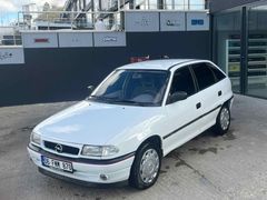 Sahibinden Opel Astra 1.4 GL 1996 Model 
Aracım temizlik amaçlı boyalıdır macun yığını araçlar ile karıştırmayın km ORJİNAL hiç tüp takılmamıştır 