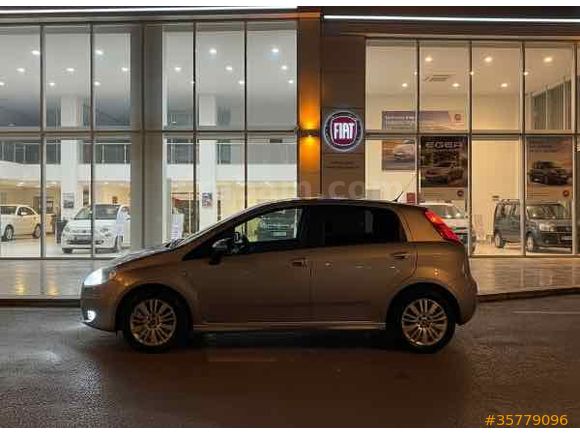 Sahibinden Fiat Punto Grande 1.3 Multijet Dynamic 2006 Model 6 ileri 90 HP motor şanzıman temiz bir sıkıntısı yoktur  alıcısına hayırlı olsun 
