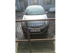 Sahibinden Opel Corsa 1.2 Twinport Essentia 2013 Model Düzce 82000 km 8000 TL civarında hasar kaydı vardır.Şase, podye, direk ve airbaglerde işlem yok