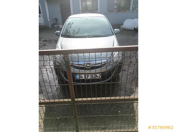 Sahibinden Opel Corsa 1.2 Twinport Essentia 2013 Model Düzce 82000 km 8000 TL civarında hasar kaydı vardır.Şase, podye, direk ve airbaglerde işlem yok