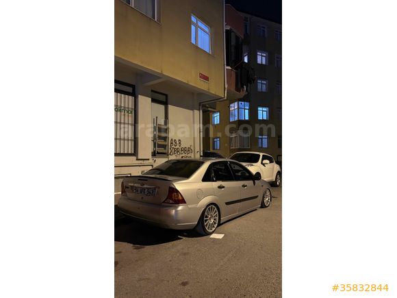 Sahibinden Ford Focus 2.0 Ghia 2001 Model 