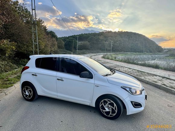 Sahibinden Hyundai i20 1.4 CRDi Jump 2012 Model İstanbul 207.000 km Beyaz