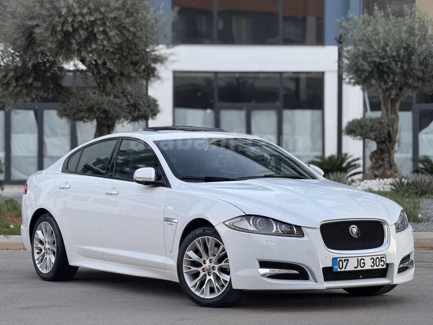 Galeriden Jaguar XF 2.0 R-Sport Plus 2015 Model Antalya 85.000 km Beyaz 3