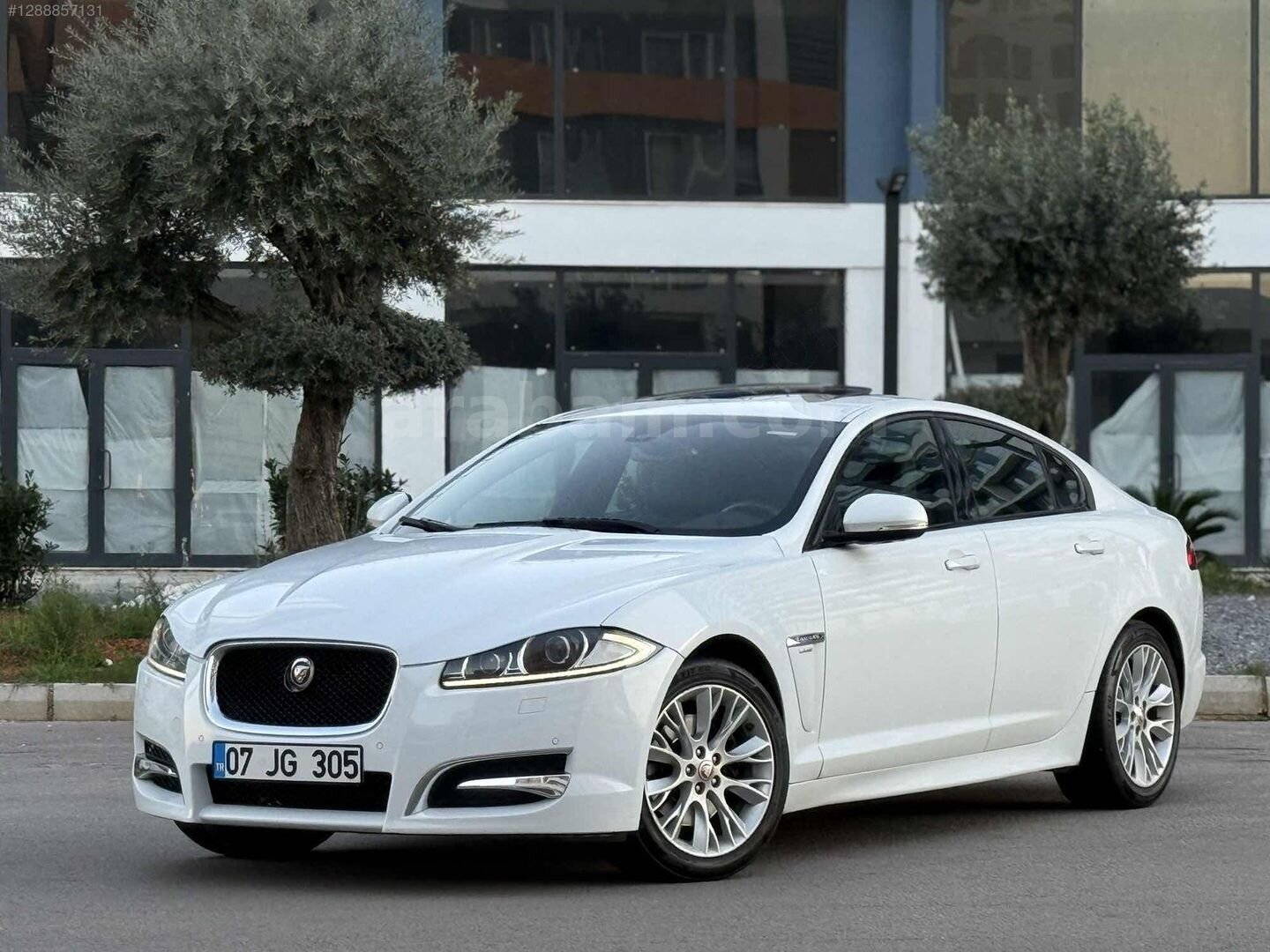 Galeriden Jaguar XF 2.0 R-Sport Plus 2015 Model Antalya 85.000 km Beyaz 4
