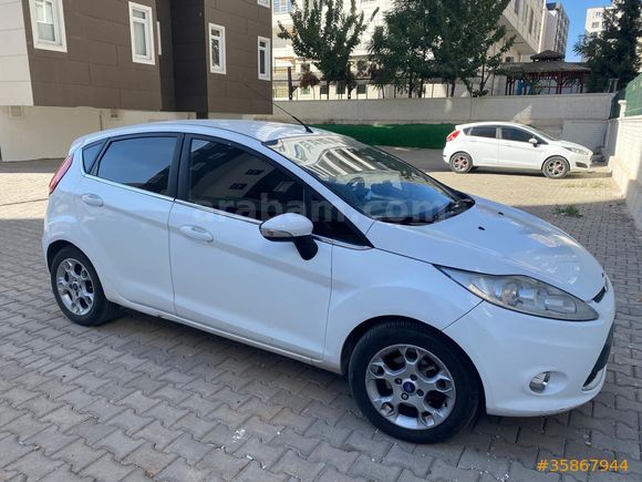 Acill Sahibinden Ford Fiesta 1.4 TDCi Titanium X 2012 Model