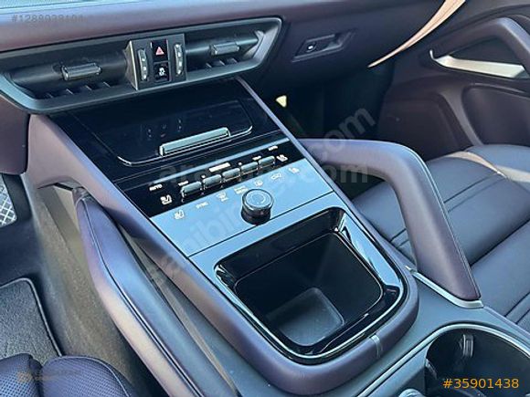 BAŞARAN 2025 PORSCHE CAYENNE E-HYBRID E3 II - BOYASIZ - BAYİ