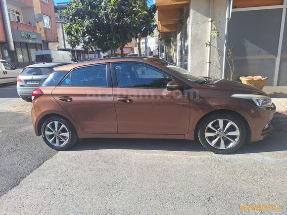 ACİL...2. Sahibinden Hyundai i20 1.4 MPI Style 2015 Model İstanbul