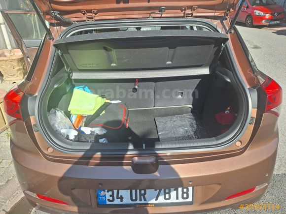 ACİL...2. Sahibinden Hyundai i20 1.4 MPI Style 2015 Model İstanbul