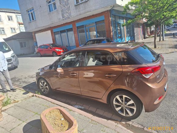 ACİL...2. Sahibinden Hyundai i20 1.4 MPI Style 2015 Model İstanbul