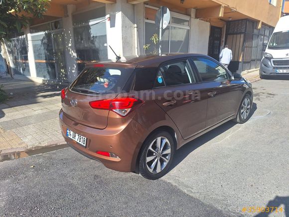 ACİL...2. Sahibinden Hyundai i20 1.4 MPI Style 2015 Model İstanbul